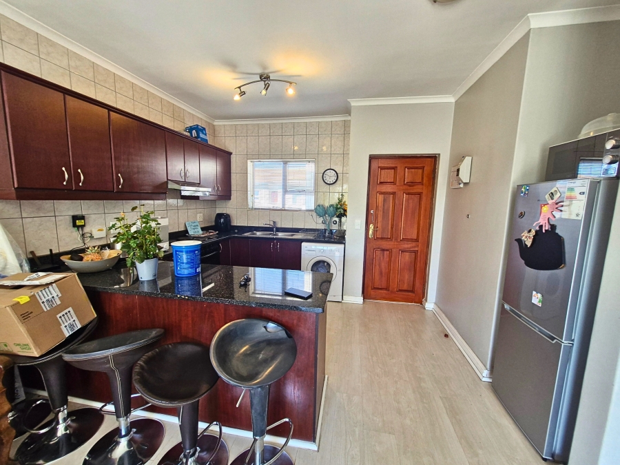 To Let 2 Bedroom Property for Rent in Okennedyville Western Cape